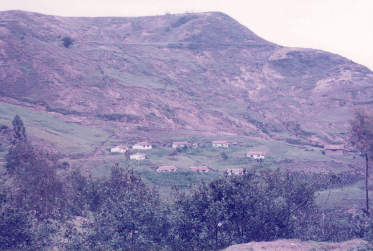 Un poblado en la falda de Sierra Pelada