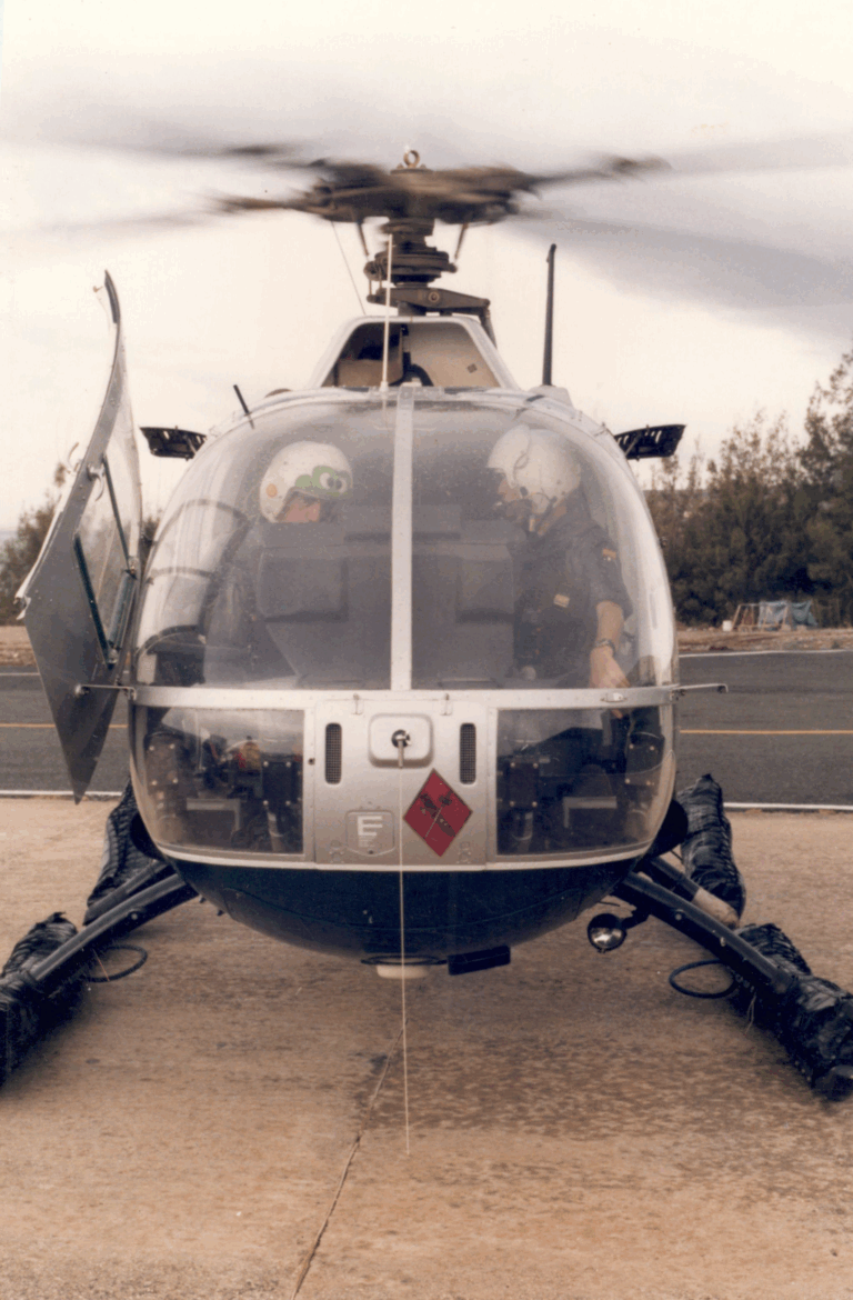 Salida en el helicóptero de la Guardia Civil para localizar pateras y barcos nodriza